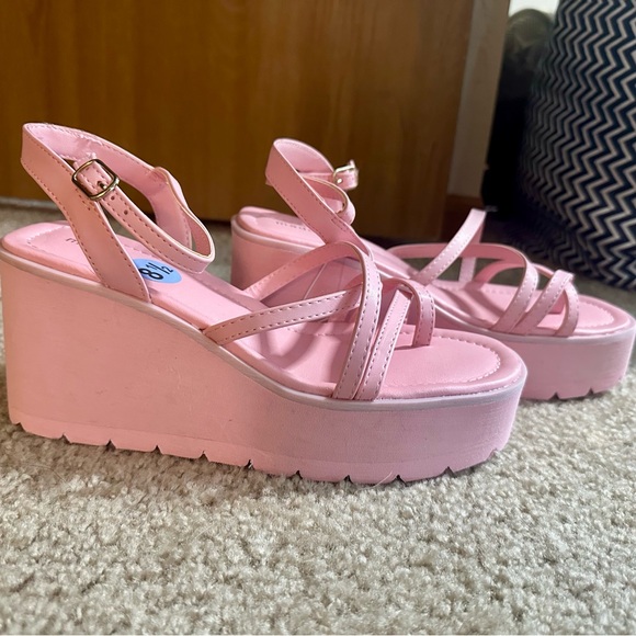Madden Girl | Vaultt Wedge Platform Strappy Sandal in Pink Paris, size 8.5 - Picture 9 of 10
